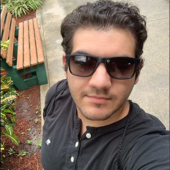 Meet your Posher, Felipe - Picture 1 of 1